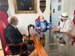 José Luiz Tejon realiza palestra na Santa Casa de Santos e emociona colaboradores